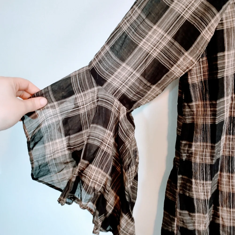 LC Lauren Conrad Brown and black plaid open door back with large ruffles sleeves